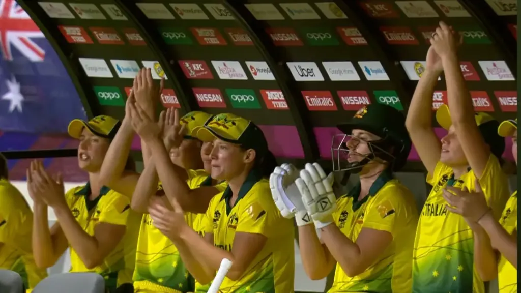 ऑस्ट्रेलिया विमेंस ने इंग्लैंड को 6 विकेट से हराया — गार्डनर और साउथरलैंड की साझेदारी ने रचा इतिहास