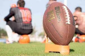 NFL 2025: फाल्कन्स ने बिल्स को हराया, बेअर्स ने कमांडर्स के खिलाफ आखिरी मिनट में पलटा मैच