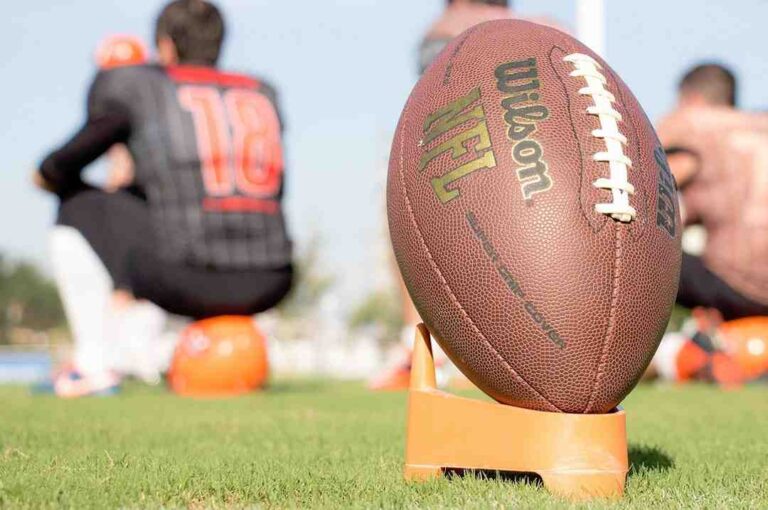 NFL 2025: फाल्कन्स ने बिल्स को हराया, बेअर्स ने कमांडर्स के खिलाफ आखिरी मिनट में पलटा मैच